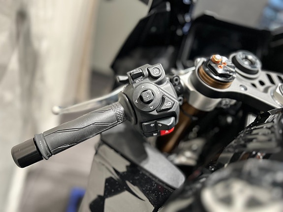 Yamaha YZF-R9 / Tech Black / Beställ idag! 16 of 19