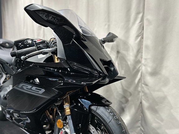Yamaha YZF-R9 / Tech Black / Beställ idag! 10 of 19