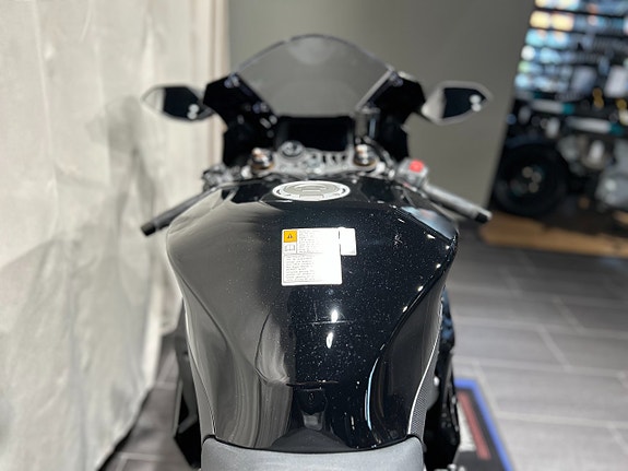 Yamaha YZF-R9 / Tech Black / Beställ idag! 8 of 19