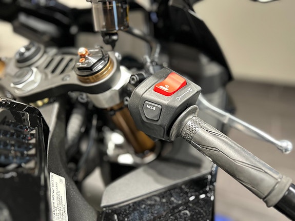 Yamaha YZF-R9 / Tech Black / Beställ idag! 15 of 19