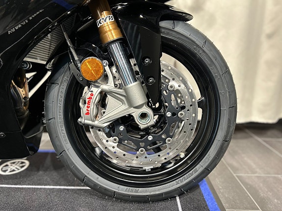 Yamaha YZF-R9 / Tech Black / Beställ idag! 13 of 19