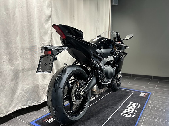 Yamaha YZF-R9 / Tech Black / Beställ idag! 4 of 19