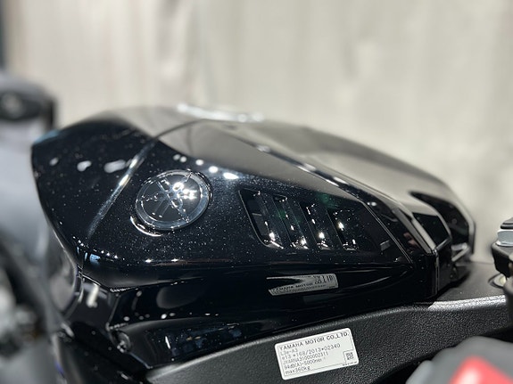 Yamaha YZF-R9 / Tech Black / Beställ idag! 18 of 19