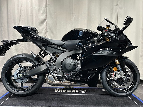Yamaha YZF-R9 / Tech Black / Beställ idag! 2 of 19