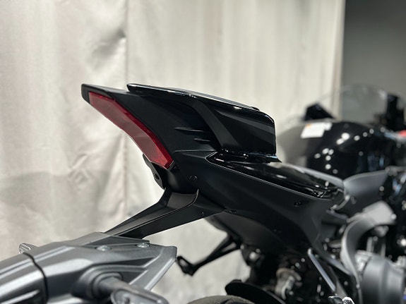 Yamaha YZF-R9 / Tech Black / Beställ idag! 5 of 19