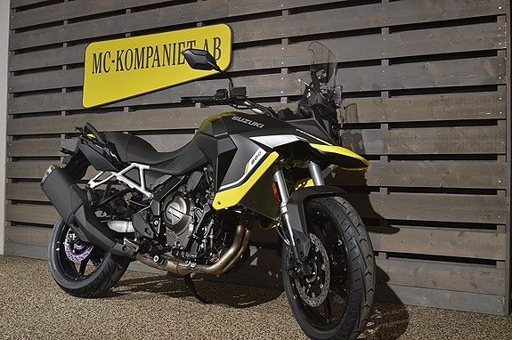 Suzuki V-strom 800 2 of 5