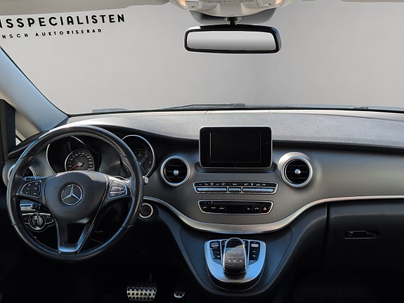 Mercedes-Benz V220 15 of 28