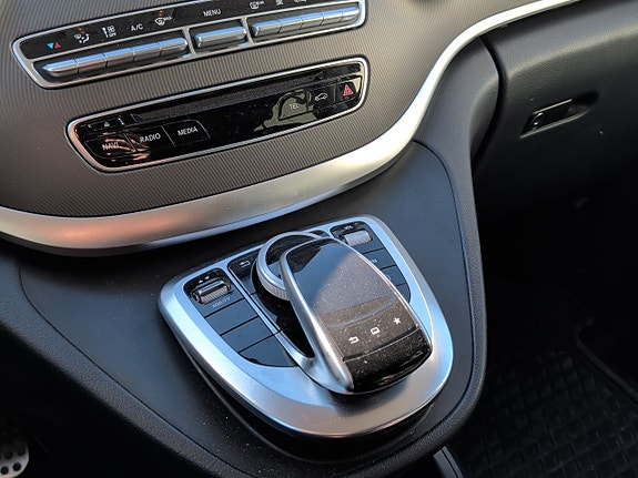 Mercedes-Benz V220 21 of 28