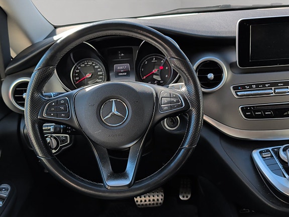 Mercedes-Benz V220 17 of 28