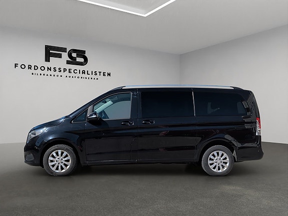 Mercedes-Benz V220 7 of 28