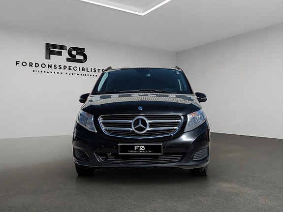Mercedes-Benz V220 9 of 28