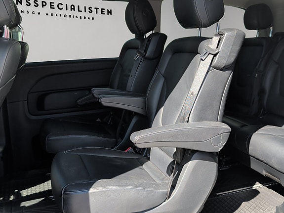 Mercedes-Benz V220 13 of 28