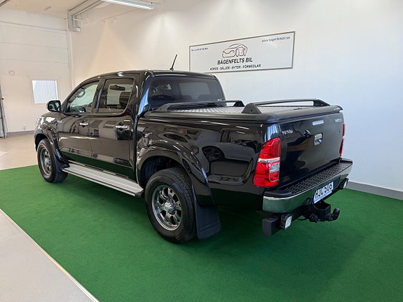 Toyota HiLux 3 of 5