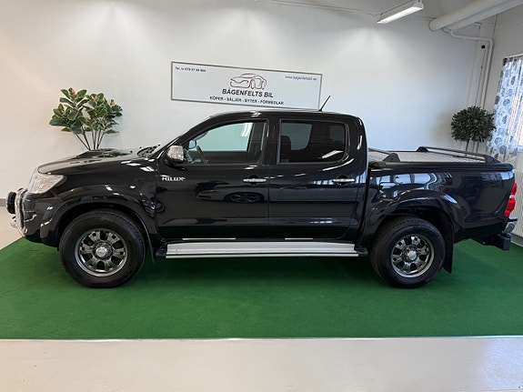 Toyota HiLux 2 of 5