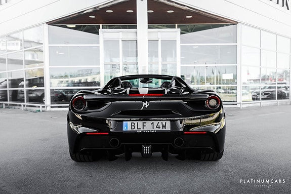 Ferrari 488 Spider 4 of 22