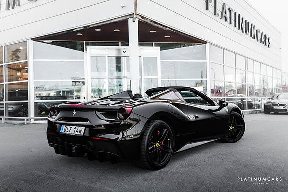 Ferrari 488 Spider 2 of 22