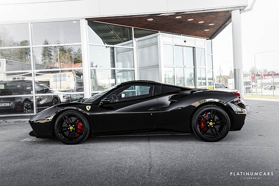 Ferrari 488 Spider 18 of 22