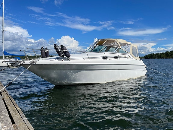 Sea Ray Sundancer 270 – rymlig och välutrustad familjebåt 2 of 8