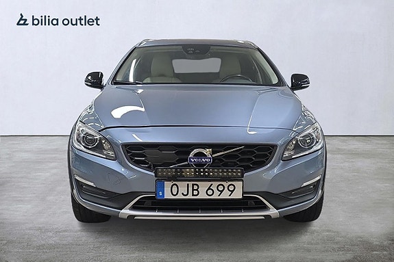 Volvo V60 Cross Country 4 of 5