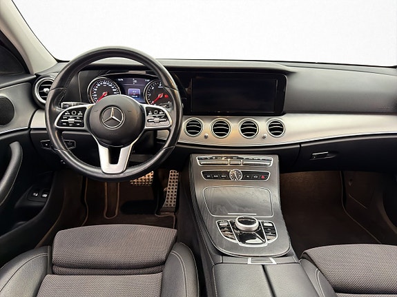 Mercedes-Benz E200 13 of 30