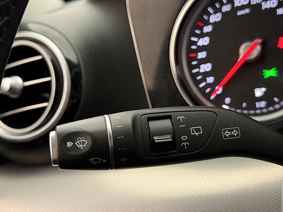 Mercedes-Benz E200 15 of 30
