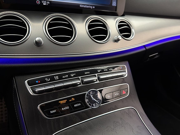 Mercedes-Benz E200 24 of 30
