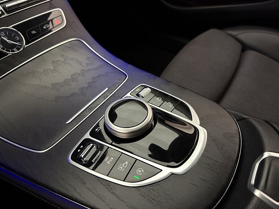 Mercedes-Benz E200 25 of 30
