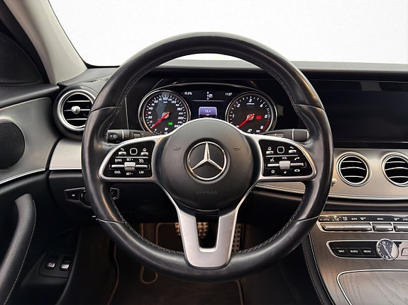 Mercedes-Benz E200 14 of 30