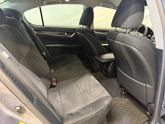 Lexus GS300h 8 of 10
