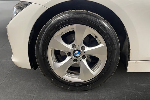 BMW 318 16 of 17