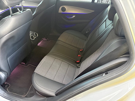 Mercedes-Benz E220 7 of 14