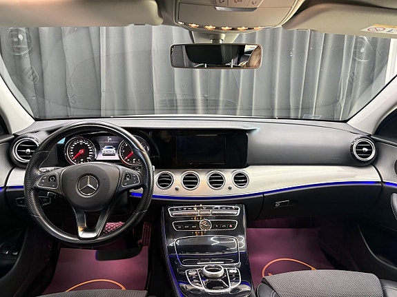 Mercedes-Benz E220 9 of 14