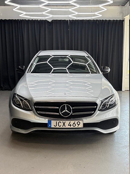 Mercedes-Benz E220 11 of 14