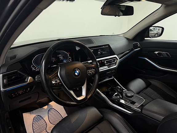 BMW 330e 11 of 29