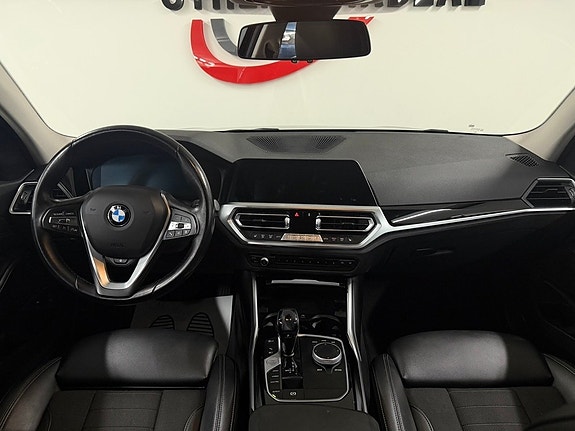 BMW 330e 12 of 29