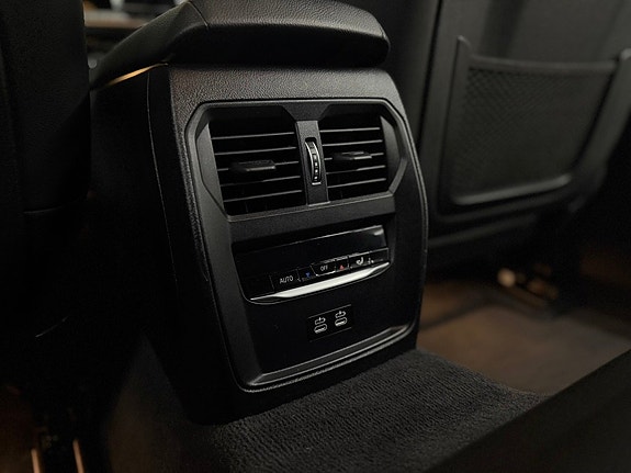 BMW 330e 20 of 29