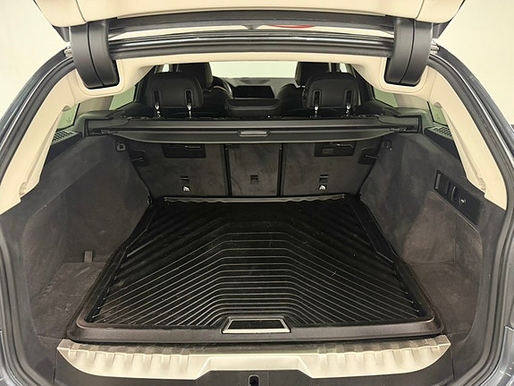 BMW 330e 25 of 29