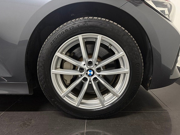 BMW 330e 28 of 29