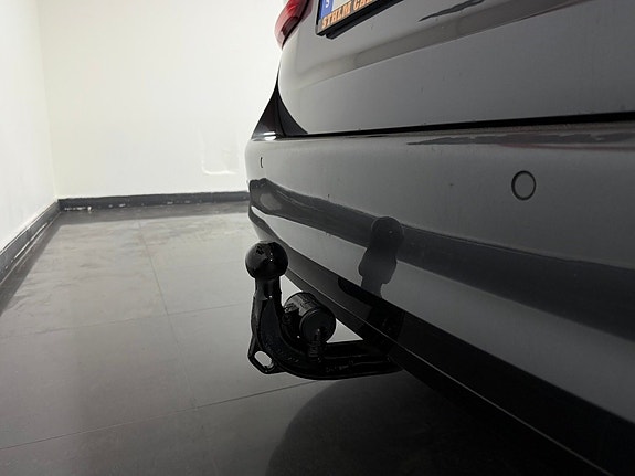 BMW 330e 27 of 29