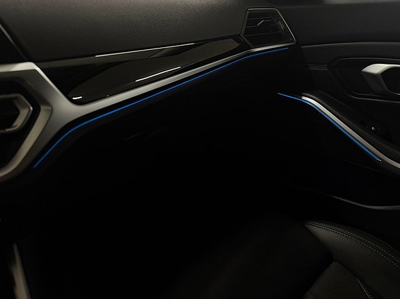 BMW 330e 22 of 29