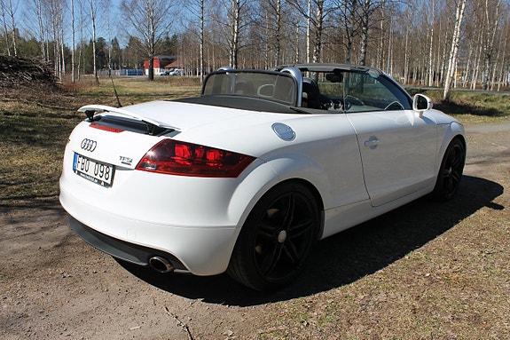 Audi TT 3 of 5
