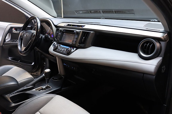 Toyota RAV4 15 of 24