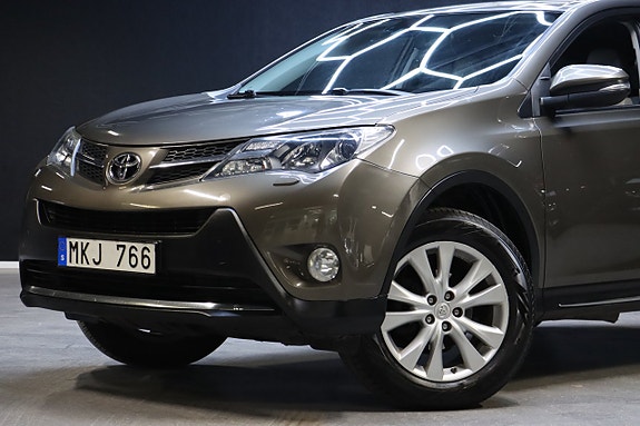 Toyota RAV4 2 of 24