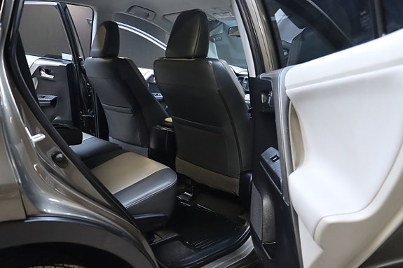 Toyota RAV4 12 of 24