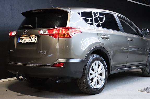 Toyota RAV4 6 of 24