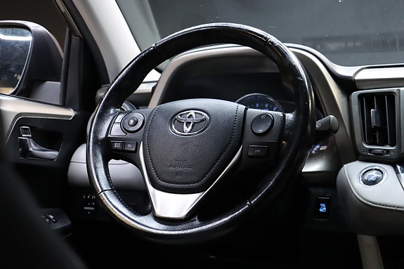 Toyota RAV4 17 of 24