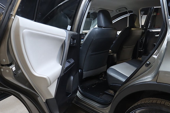 Toyota RAV4 11 of 24