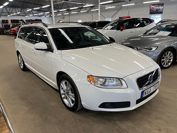 Volvo V70 2 of 5