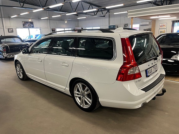 Volvo V70 4 of 5