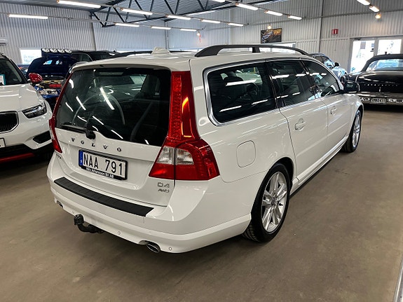Volvo V70 3 of 5